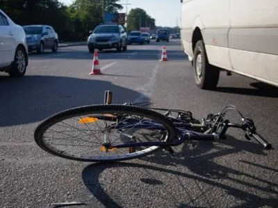Велосипедист врезался в троллейбус в Чернигове