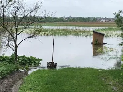 Затопленными во Львовской области остаются десятки участков
