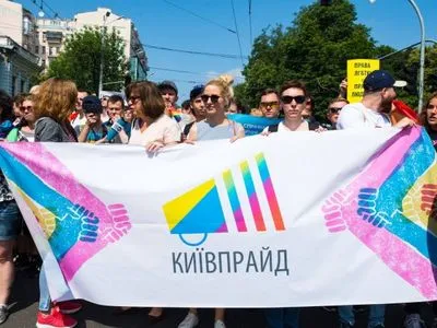 Организаторы обратились к Зеленскому после нападения на посетителей "КиевПрайд"