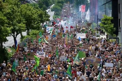 В немецком Аахене 40 тысяч человек протестовали против изменений климата