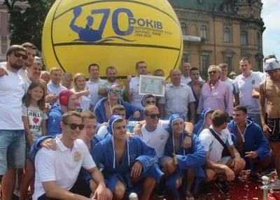 У Львові презентували найбільший у світі ватерпольний м’яч