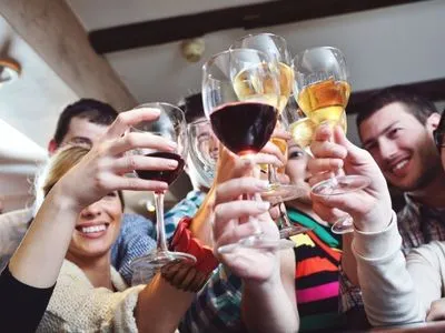 Кожен п'ятий український підліток вживає алкоголь раз у три дні