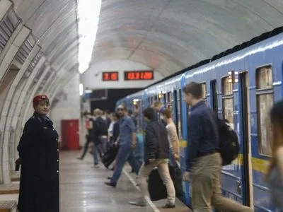 Одна из станций метрополитена Киева возобновила работу после "минирования"
