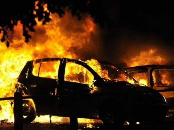 В Харькове подожгли два автомобиля
