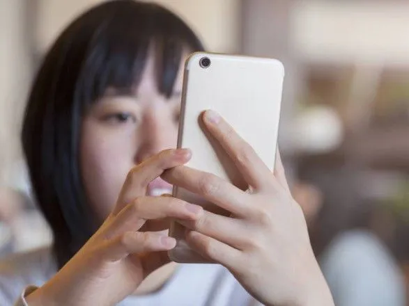 Школярам у Токіо дозволили користуватися смартфонами