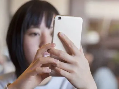 Школьникам в Токио разрешили пользоваться смартфонами