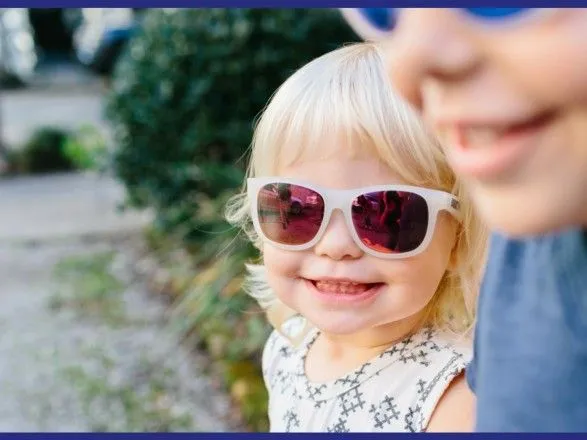 Лікар розповів, з якого віку діти можуть носити сонцезахисні окуляри