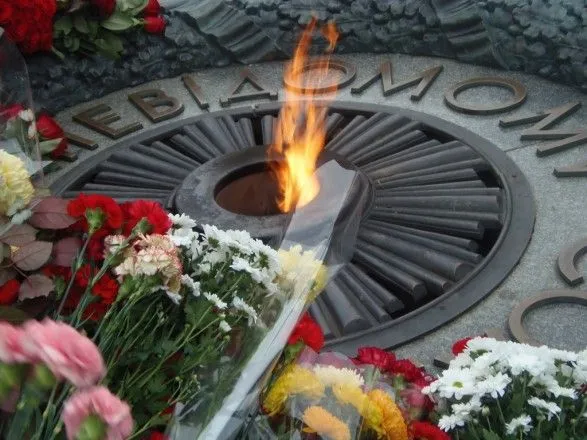 В Украине сегодня День скорби и чествования памяти жертв войны