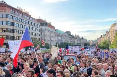 В Праге прошла крупнейшая антиправительственная акция за десятки лет