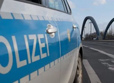 У Берліні четверо людей постраждали через чоловіка, який справляв нужду з мосту