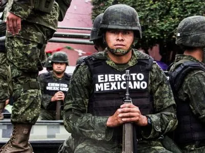 Мексика перекинула на границу с США тысячи военных и полицейских