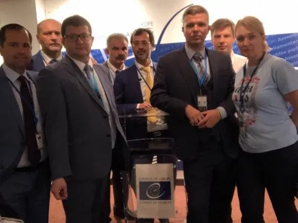 ukrayinska-delegatsiya-v-parye-ne-otrimala-diplomatichnu-pidtrimku-vid-prezidenta-aryev