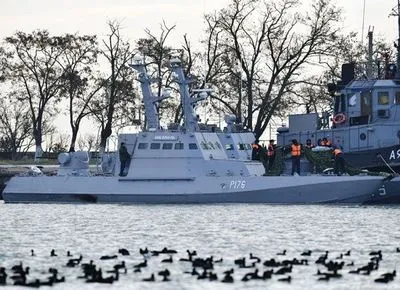 Захоплені біля Керчі українські кораблі зникли з порта - ЗМІ