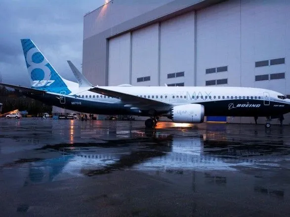 Boeing розмістив 737 MAX, які не були продані, на парковці для машин співробітників