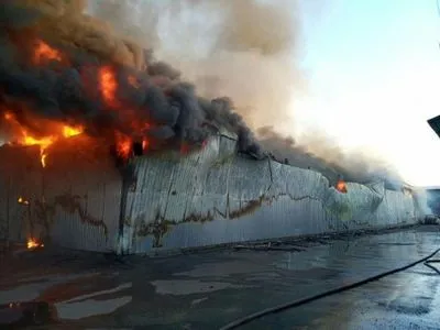 Под Киевом произошел крупный пожар на складе секонд-хенда
