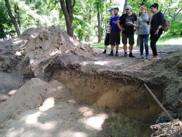 Чернігівські археологи на місці демонтованого фонтану знайшли фортифікаційні споруди 18 століття