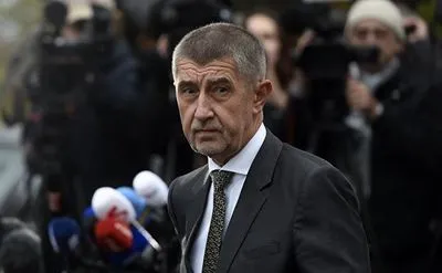Прем'єр Чехії уникнув вотуму недовіри