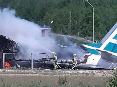 У російській Бурятії при аварійній посадці літака постраждало 22 особи, ще двоє загинули