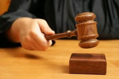 Суд відправив під домашній арешт двох підозрюваних у побитті телеоператора у Харкові