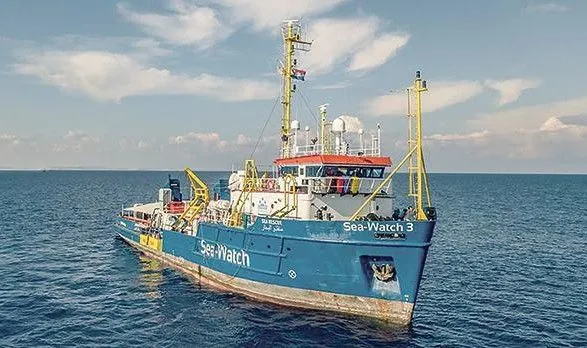 Италия не пускает в свой порт судно с мигрантами