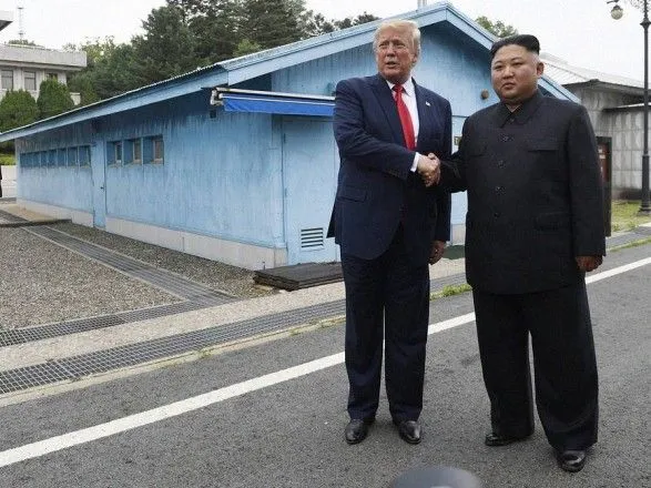 В КНДР назвали исторической встречу Трампа и Ким Чен Ына на межкорейской границе