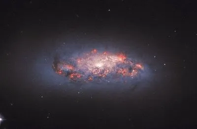 Hubble сфотографував галактику "квітучої троянди"