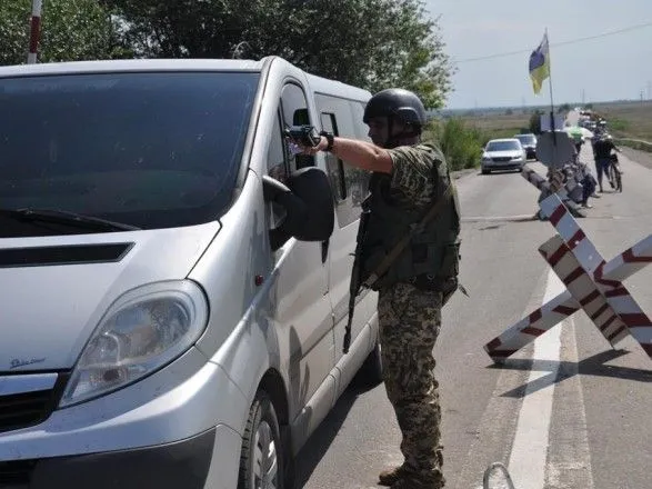 В очередях в КПВВ на Донбассе застряло 200 автомобилей