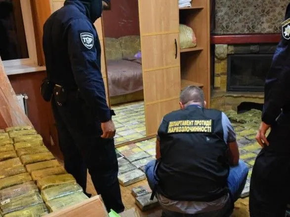 u-politsiyi-zayavili-pro-zatrimannya-devyatokh-narkodilkiv-iz-kilkokh-krayin