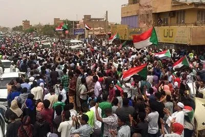 Опозиція і військові Судану домовилися про звільнення затриманих в ході протестів
