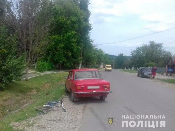 На Буковине водитель легковушки сбил семилетнего велосипедиста