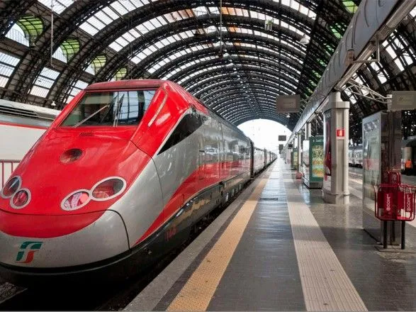 Железнодорожное движение по маршруту Париж - Милан приостановлено из-за оползня
