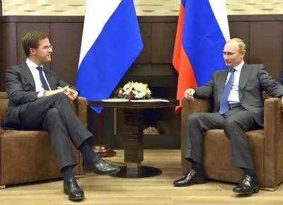 Премьер Нидерландов обсудил с Путиным MH17