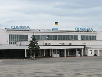 В Одессе с самого утра поступило сообщение о минировании аэропорта и суда