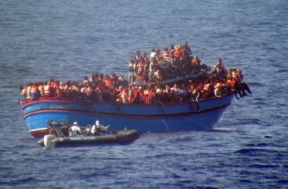 Біля Тунісу потонуло судно з мігрантами, майже всі пасажири зникли безвісти