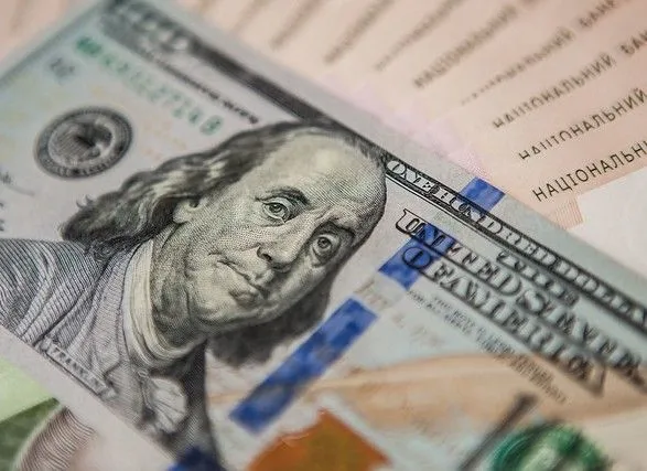 Доллар впервые за более чем год упал ниже 26 гривен