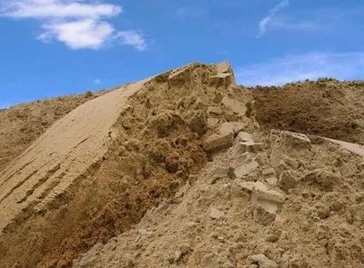 Из-за оползня песка погиб 7-летний мальчик
