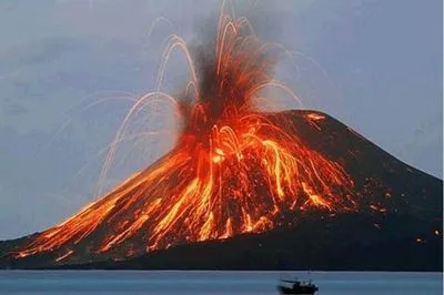 Извержение вулкана Стромболи в Италии показали на видео