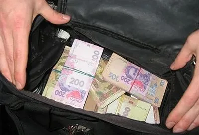В Киеве у мужчины похитили сумку с почти 1,2 млн гривен