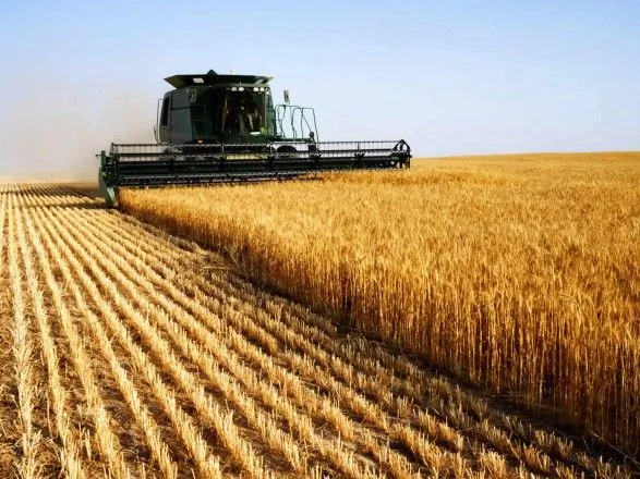 Аграрії зібрали 23% врожаю зернових