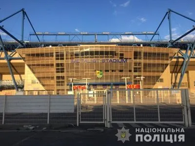 Из-за "минирования" стадиона и станции метро в Харькове эвакуировали более 800 человек
