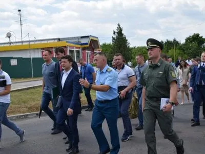 Зеленский посоветовал руководителям четырех таможен уволиться