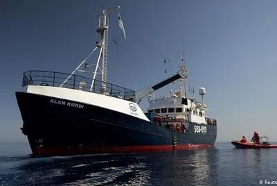 Мальта дозволила зійти на берег мігрантам з німецького рятувального судна