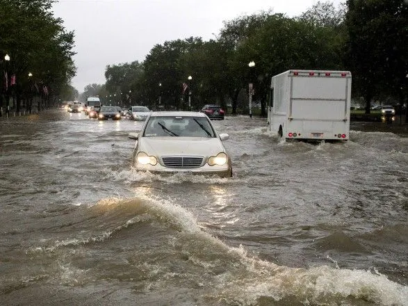 Через зливу у Вашингтоні затопило метро та резиденцію президента