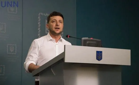 Зеленский с утра проводит совещание по информбезопасности Украины