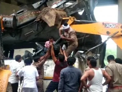 Во время ДТП с автобусом в Индии погибли 29 человек