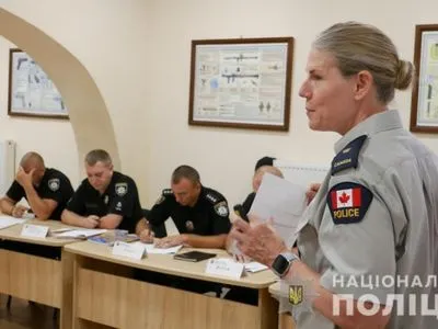 Поліцейські у Чернівецькій області проходять курси з канадськими колегами
