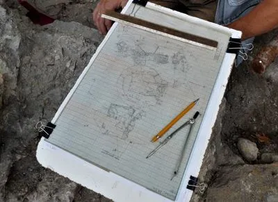 Львовяне призывают спасти древние стены костела, которые обнаружили археологи