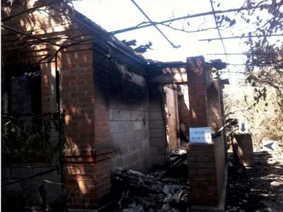 Огромные воронки и разрушенный дом: боевики обстреляли Водяное