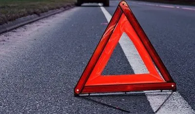 Автомобиль сбил двух людей на переходе в Ивано-Франковске