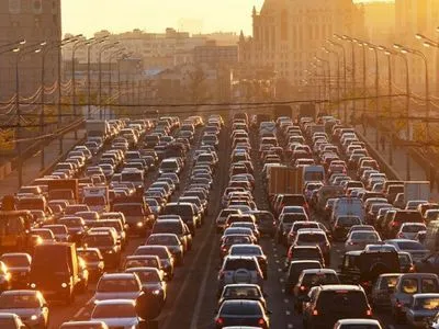 Киев утром сковали километровые пробки